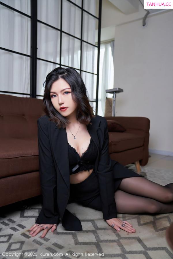 舌尖上的菊花  [XiuRen]高清写真图 2020.10.29 No.2711 舌尖上的菊花Ace第20张图片